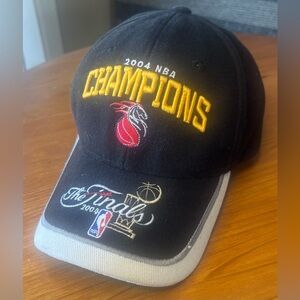 Vintage 2004 Reebok Detroit Pistons NBA Champion Velcro Strapback Hat OSFA EUC